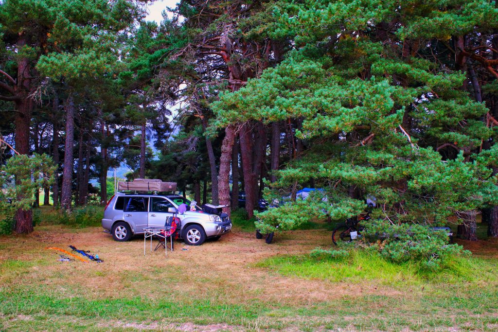 Auch mal mit MTB, Dachzelt und Auto unterwegs liebe ich doch die Lonely Places in der Natur (Camping Les Pines)
